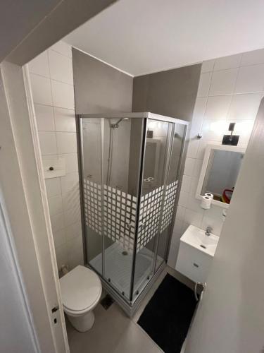 One-Bedroom Apartment image 2