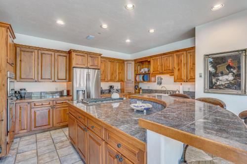 Expansive Edwards Condo on Main Street with Views! - image 11