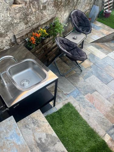 บริการและสิ่งอำนวยความสะดวก, Friend's House in ไมอา