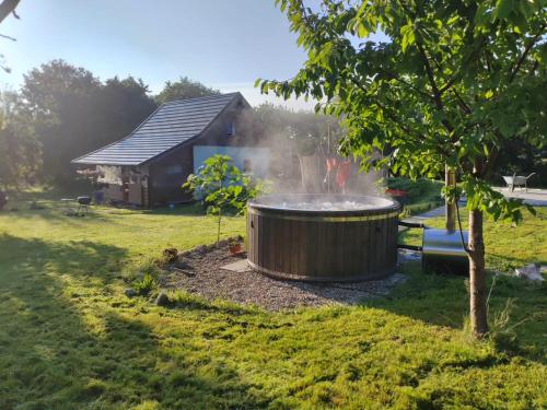 Domek SADKOWO - wśród jabłoni , balia ogrodowa dodatkowo płatna, Polanów