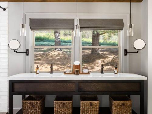 The Cottage at Perkins Hollow The Cottage at Perkins Hollow