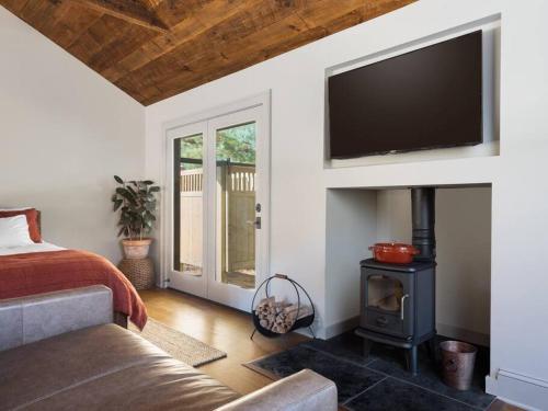 The Cottage at Perkins Hollow The Cottage at Perkins Hollow