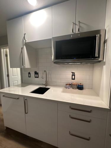 YoBee! Park Reservation Included! Heart of Yosemite - Homey Studios and Breakfast YoBee! Park Reservation Included! Heart of Yosemite - Homey Studios and Breakfast