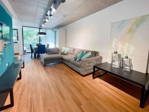 Urban Retreat Elegant Modern Apartment with Balcony in Villa del Parque in Villa del Parque