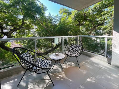Urban Retreat Elegant Modern Apartment with Balcony in Villa del Parque in Villa del Parque