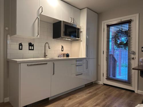 YoBee! Park Reservation Included! Heart of Yosemite - Homey Studios and Breakfast YoBee! Park Reservation Included! Heart of Yosemite - Homey Studios and Breakfast