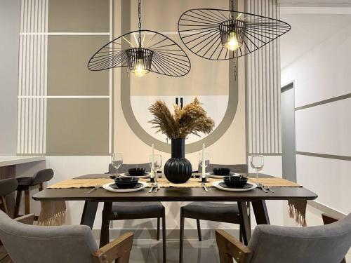 M Vertica Cheras by Xuites - 7 pax - Free Netflix - MRT at 500m - 15 mins to KLCC & TRX, Kuala Lumpur