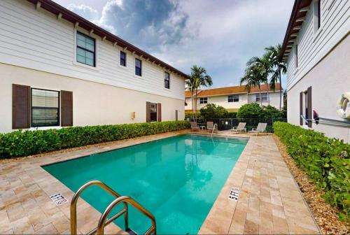 Pompano Comfort, with pool & minutes from beach in Pompano Beach, USA