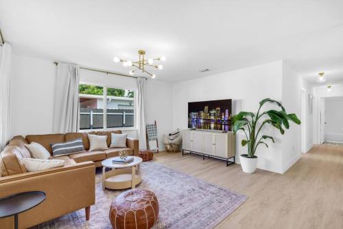 Modern 3 Bedroom GetAway with Parking in Coral Gables Modern 3 Bedroom GetAway with Parking in Coral Gables
