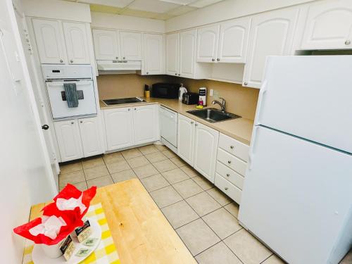 Miami Hollywood Great Two Bedroom Apartment with Channel View 006-22bvic thumb 2