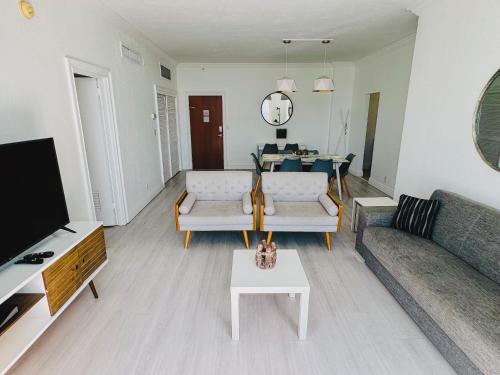 Miami Hollywood Great Two Bedroom Apartment with Channel View 006-22bvic thumb 4