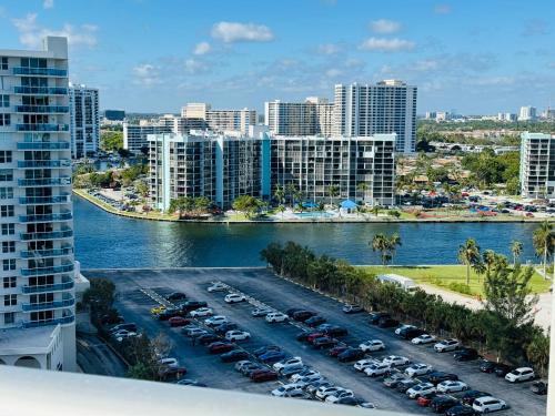 Miami Hollywood Great Two Bedroom Apartment with Channel View 006-22bvic detail