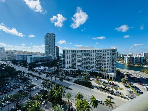 Miami Hollywood Great Two Bedroom Apartment with Channel View 006-22bvic detail