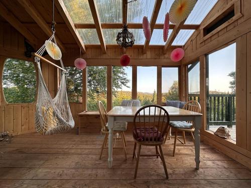 Ô Refuge Amazing panoramic view & Spa (O Refuge Amazing panoramic view & Spa) in Sainte Lucie des Laurentides (QC)