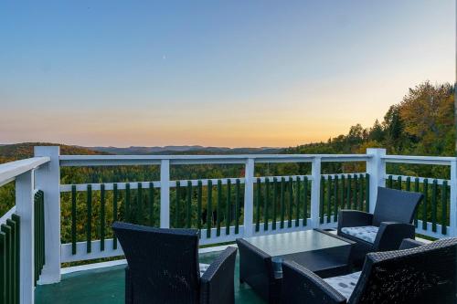 Ô Refuge Amazing panoramic view & Spa (O Refuge Amazing panoramic view & Spa) in Sainte Lucie des Laurentides (QC)