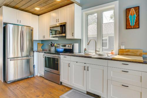 Maiden Rock Cottage with Fire Pit and Lake Pepin Views