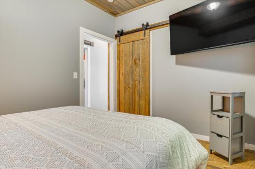 Maiden Rock Cottage with Fire Pit and Lake Pepin Views