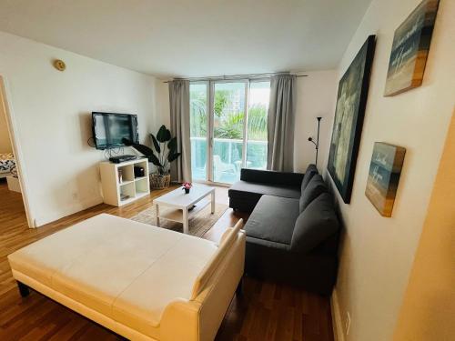 Miami Hollywood Great 2 Bedroom 2 Bathroom with Intercostal View 001-22bvic in Hollywood, USA