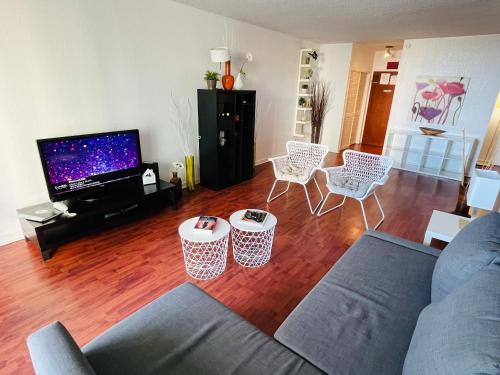 Hollywood 2 Bedroom with Ocean View 004-21mar thumb 2