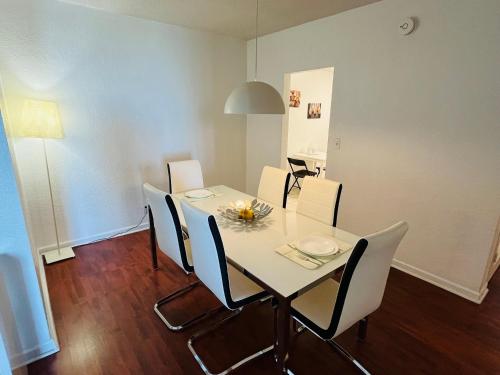 Hollywood 2 Bedroom with Ocean View 004-21mar thumb 3