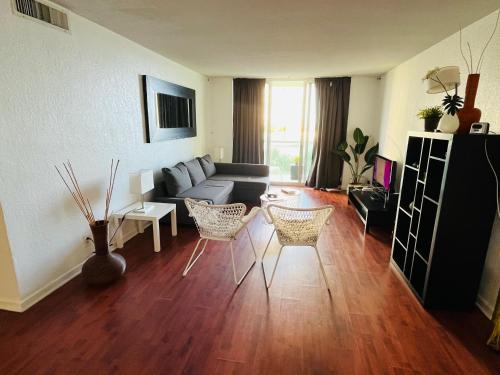 Hollywood 2 Bedroom with Ocean View 004-21mar thumb 4