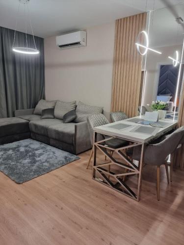 One-Bedroom Apartment image 1