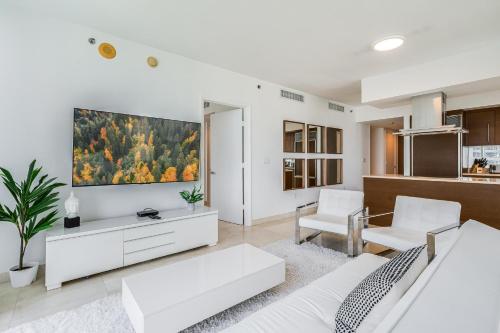 ICON Brickell Miami- 2 bedroom Condo with City and water views! in Miami, USA