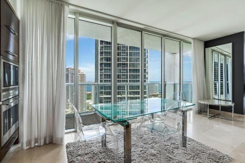 ICON Brickell Miami- 2 bedroom Condo with City and water views! in Miami, USA