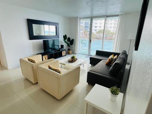 Miami Hollywood 2 Bedroom 2 Bath Condo 002-22bmar in Hollywood, USA