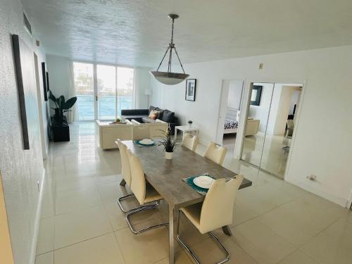 Miami Hollywood 2 Bedroom 2 Bath Condo 002-22bmar in Hollywood, USA