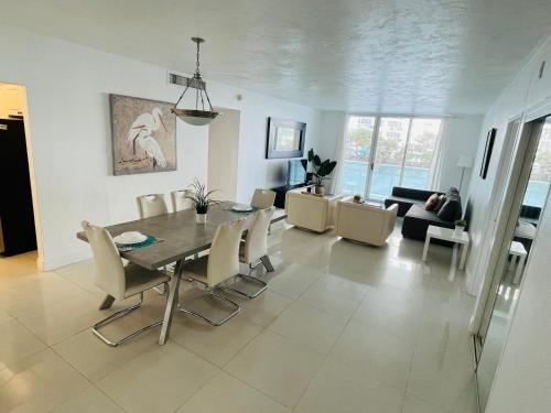 Miami Hollywood 2 Bedroom 2 Bath Condo 002-22bmar in Hollywood, USA