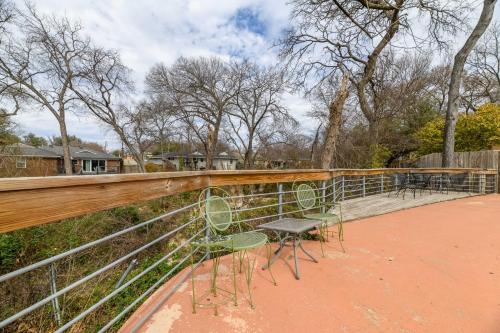 6 Queen Bed Home Near White Rock POOL & DECK! in Dallas, USA