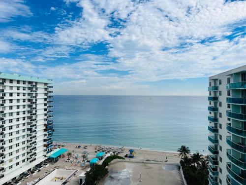 Excellent Hollywood 2BD Condo 0012-21mar in Hollywood, USA