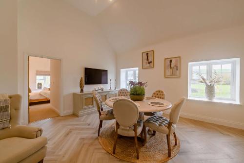 Iekārtas, Luxury Riverside Escape in North Devon! Stunning Views in Weare Giffard