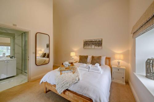 Luxury Riverside Escape in North Devon! Stunning Views in Weare Giffard