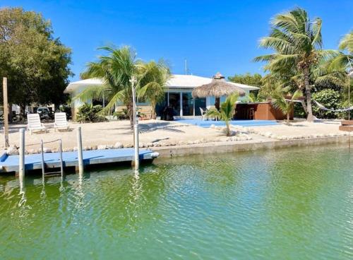 Twin Dolphin - Marathon Deep Water Canal Home! in Marathon, USA