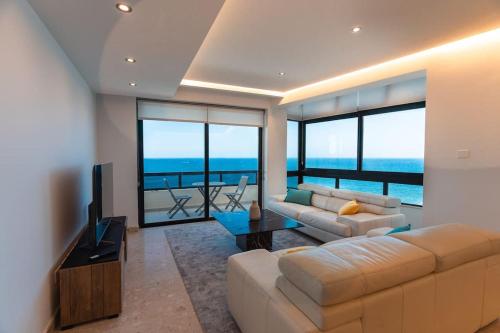 Spacious - Beautiful - Sea Front, Tas-Sliema