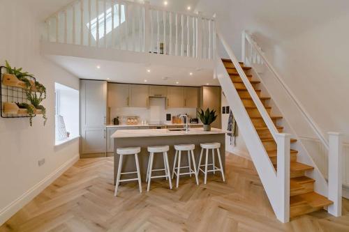 virtuve, Luxury Riverside Escape in North Devon! Stunning Views in Weare Giffard