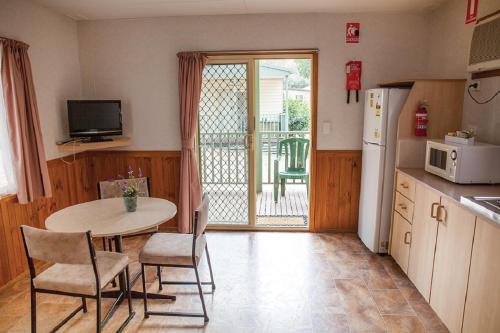 فندق كريستال بروك توريست بارك (Crystal Brook Tourist Park Hotel) in Doncaster