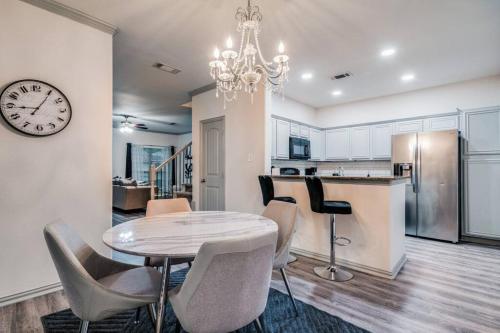 The Comfort Quarters - 2352 in Grand Prairie, USA