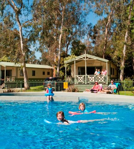 Crystal Brook Tourist Park Hotel - Melbourne Crystal Brook Tourist Park Hotel - Melbourne