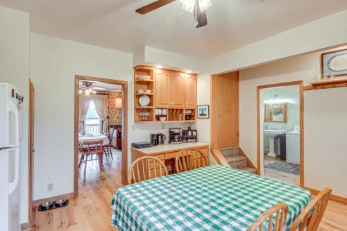 Erie Farmhouse with Fire Pit and Grill Pets Welcome! in Erie, USA