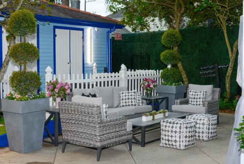 Amazing Modern Property 5 BR Next to French QT & Bourbon - main image