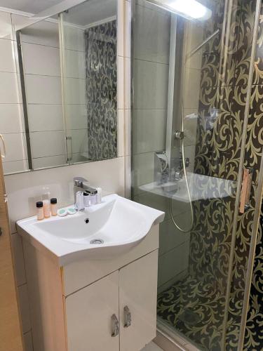 Athens central apartment 2