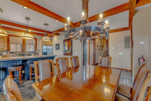 Lakefront Retreat Across from Homewood Resort