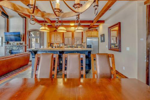 Lakefront Retreat Across from Homewood Resort