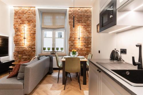 Charm & Comfort Renovated Gem in Old Town Sarego apt B, Краков