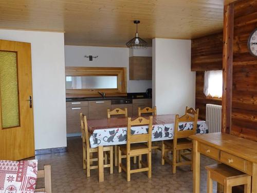 Les Gets: Spacieux 3 Pièces 7 Pers, Lumineux avec Balcon, Parking, WIFI, Proche Commerces et ESF - FR-1-802-8