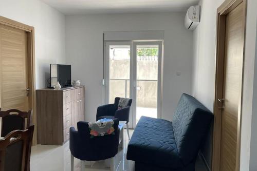 Silver Lake apartmant, Ostrovo