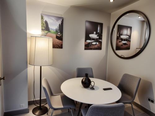 Three-Bedroom Apartment image 5